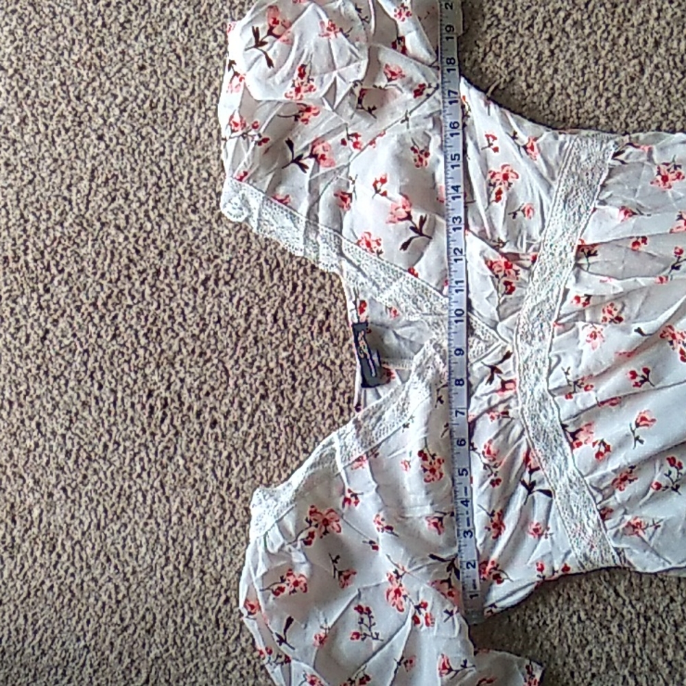 Flowy Floral top - Picture 5 of 5